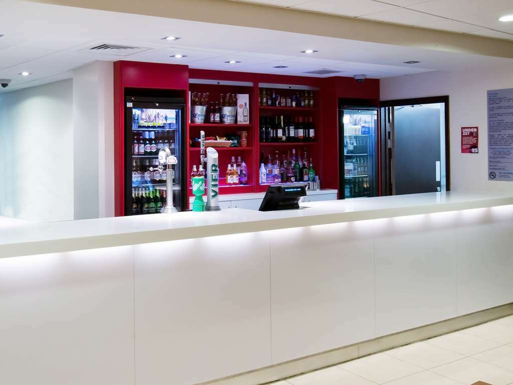 Travelodge Mitchell Lane Hotel 3*